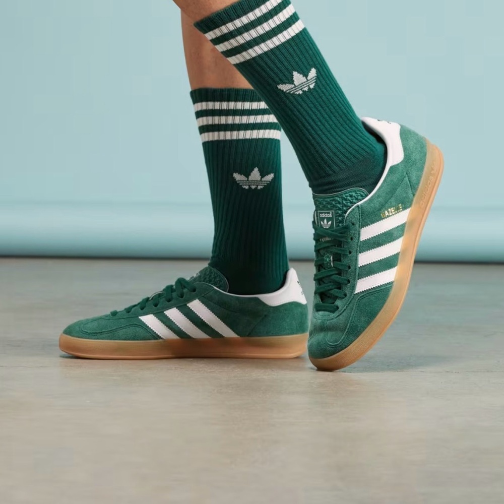 Adidas Collegiate Green Gazelle Sneakers with White Stripes size 8 fits like 9